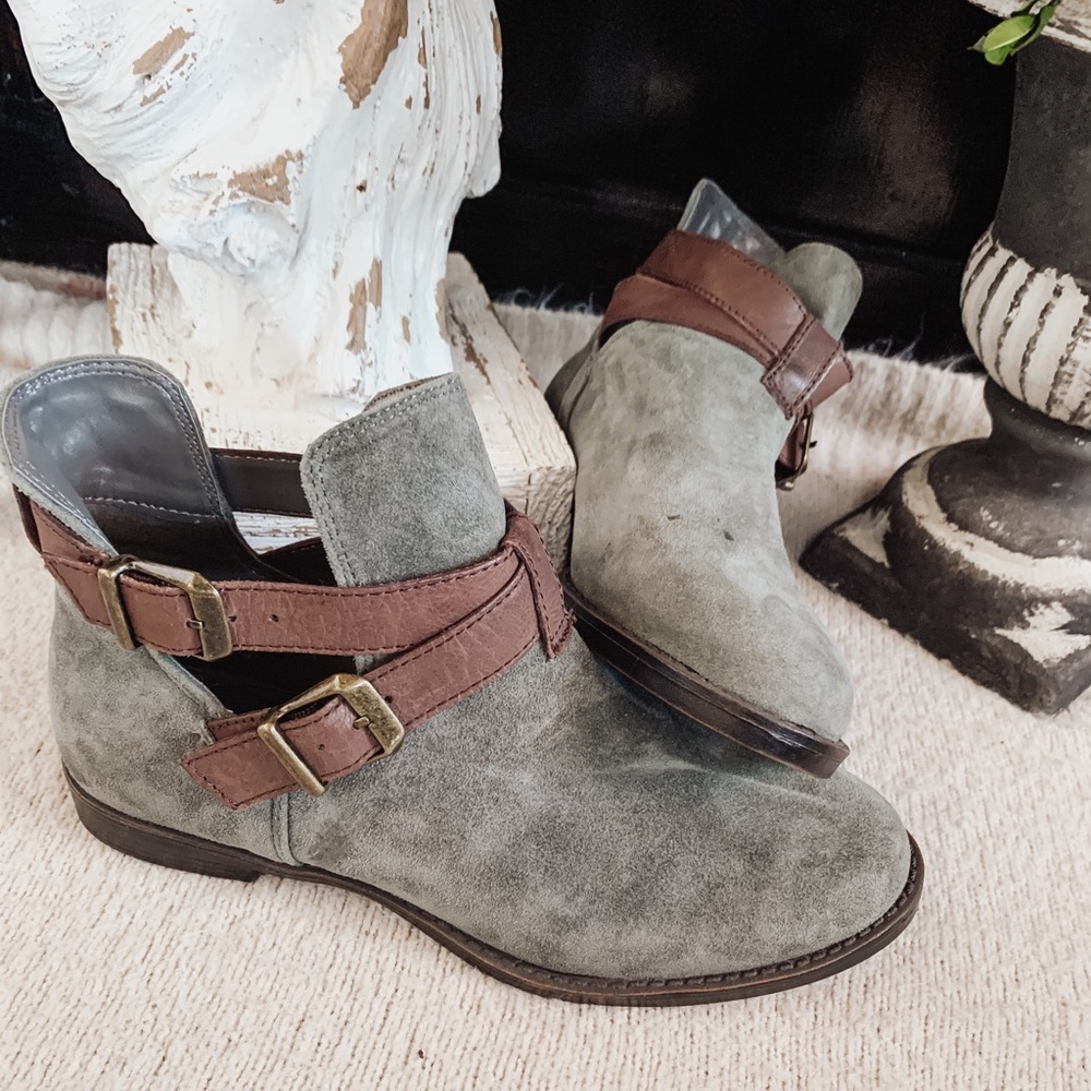 Bella vita bootie, never worn!